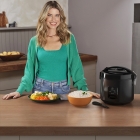 Panela Elétrica Electrolux vapor arroz capacidade 3,5L 10 Xícaras 2 em 1 timer panela removível antiaderente tampa com visor transparente ERC30 preto por Rita Lobo