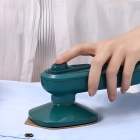 Mini Ferro De Passar Portátil Para Viagem Cabe Mala Roupa Cor Verde