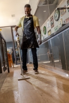 Aspirador de Pó Vertical Kärcher VCL 2 com Filtro HEPA 2 em 1 -