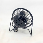 Mini Ventilador Usb De Mesa Portátil Para Pc Notebook Cor da estrutura Preto Cor das pás Alumínio Diâmetro 15 cm Quantidade de pás 4