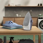 Ferro de Passar Seco e Vapor Electrolux antiaderente base Cerâmica Vapor Vertical Extra 1500W azul marinho ESI60