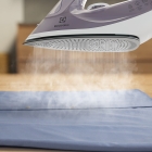 Ferro de Passar Seco e vapor Electrolux base Cerâmica Glissium vapor vertical extra alta capacidade 2200W Cabo 1.80m ESI50