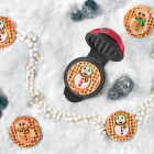 Mini máquina de waffles com 7 pratos de Natal intercambiáveis Dash Color Red